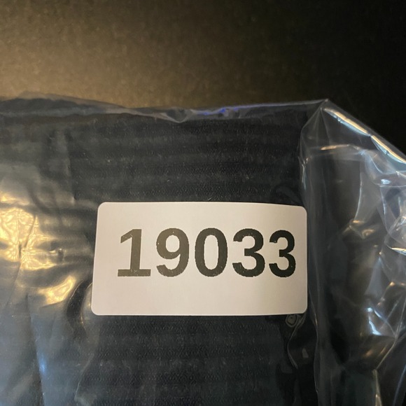 ALO Muse Ribbed V-Neck Pullover Top size Large Knit Crop Black Logo Sweater - Picture 10 of 10